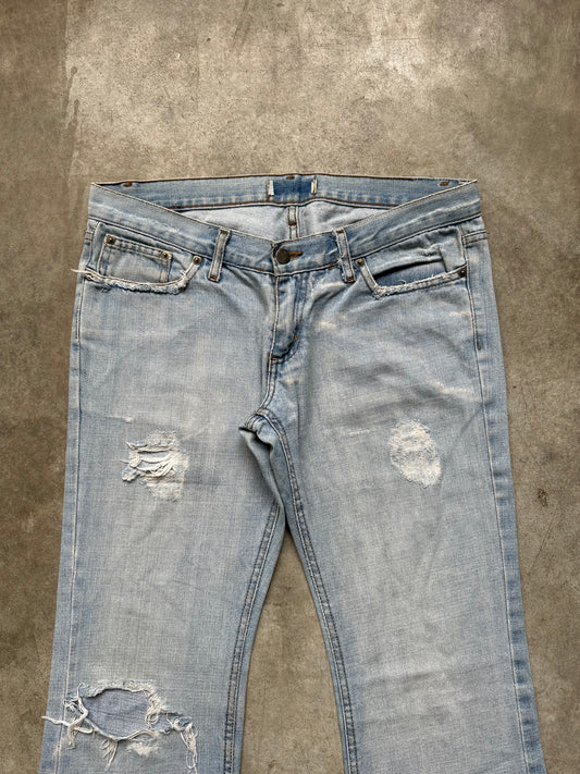 BOOTCUT DISTRESSED DENIM