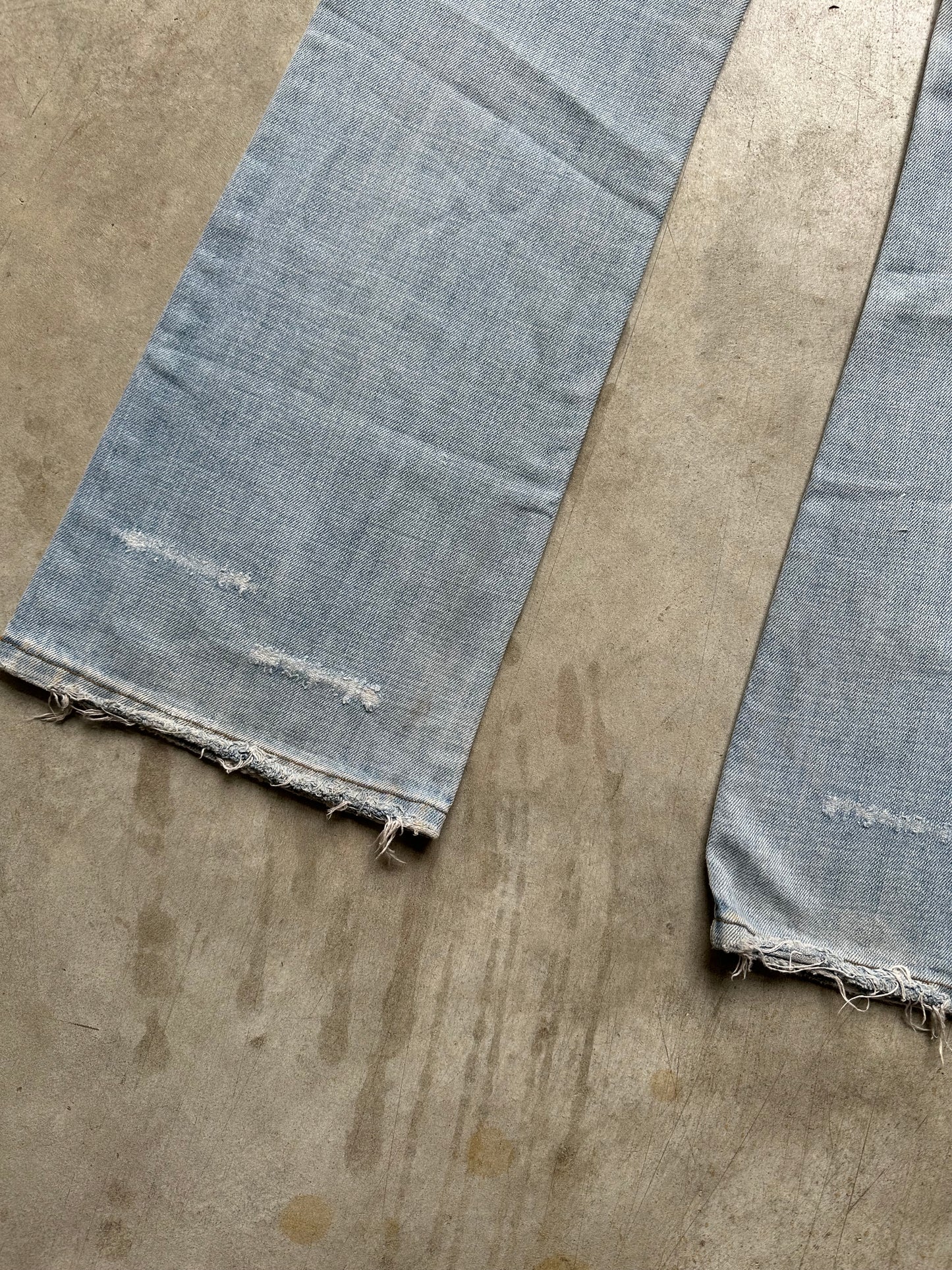 BOOTCUT DISTRESSED DENIM