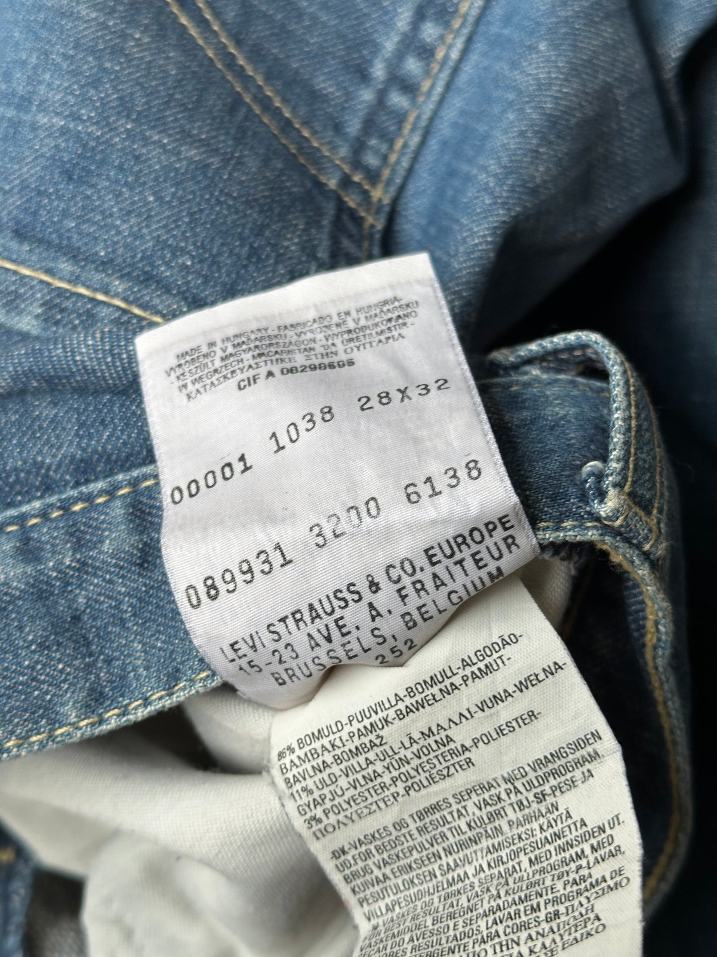 LEVIS ENGINEERED DENIM 28x32