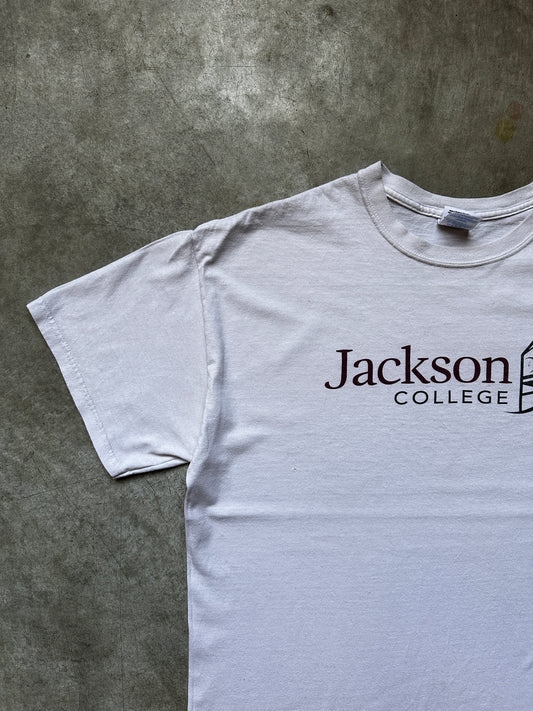 2000's "JACKSON COLLEGE" WHITE TEE