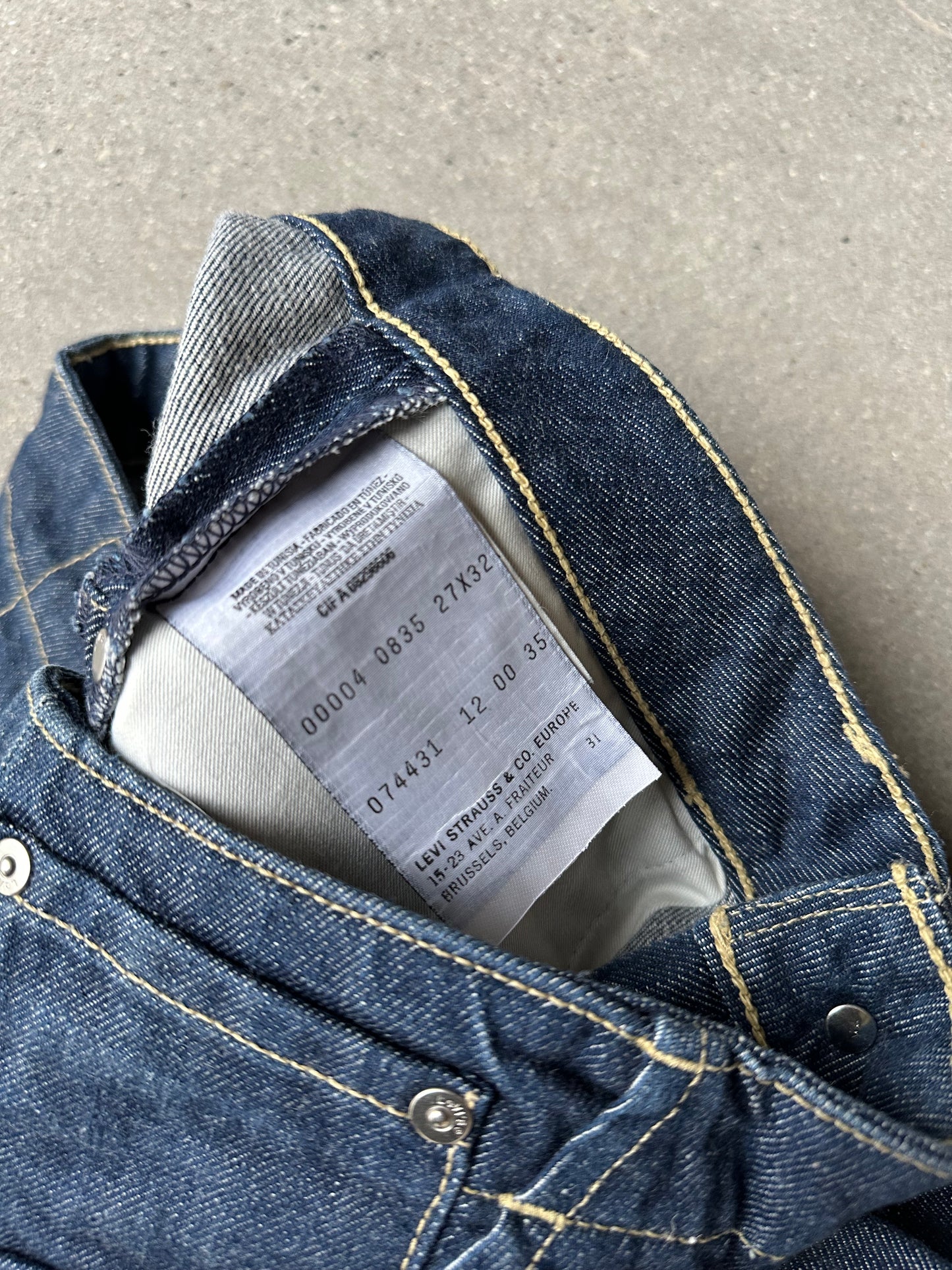 LEVIS ENGINEERED DENIM 27x32