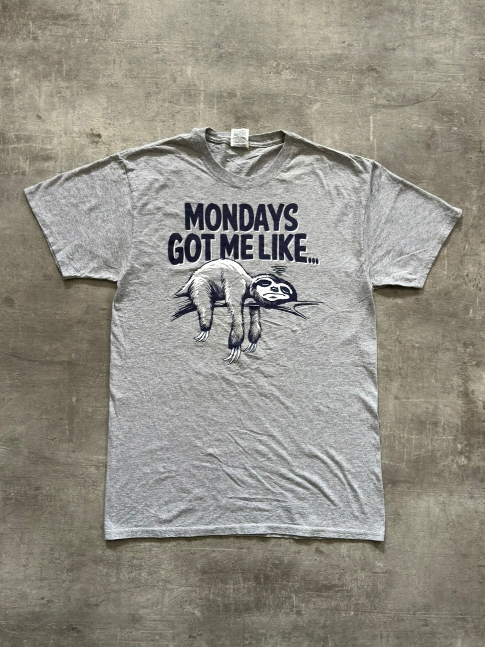 MONDAYS GRAPHIC TEE