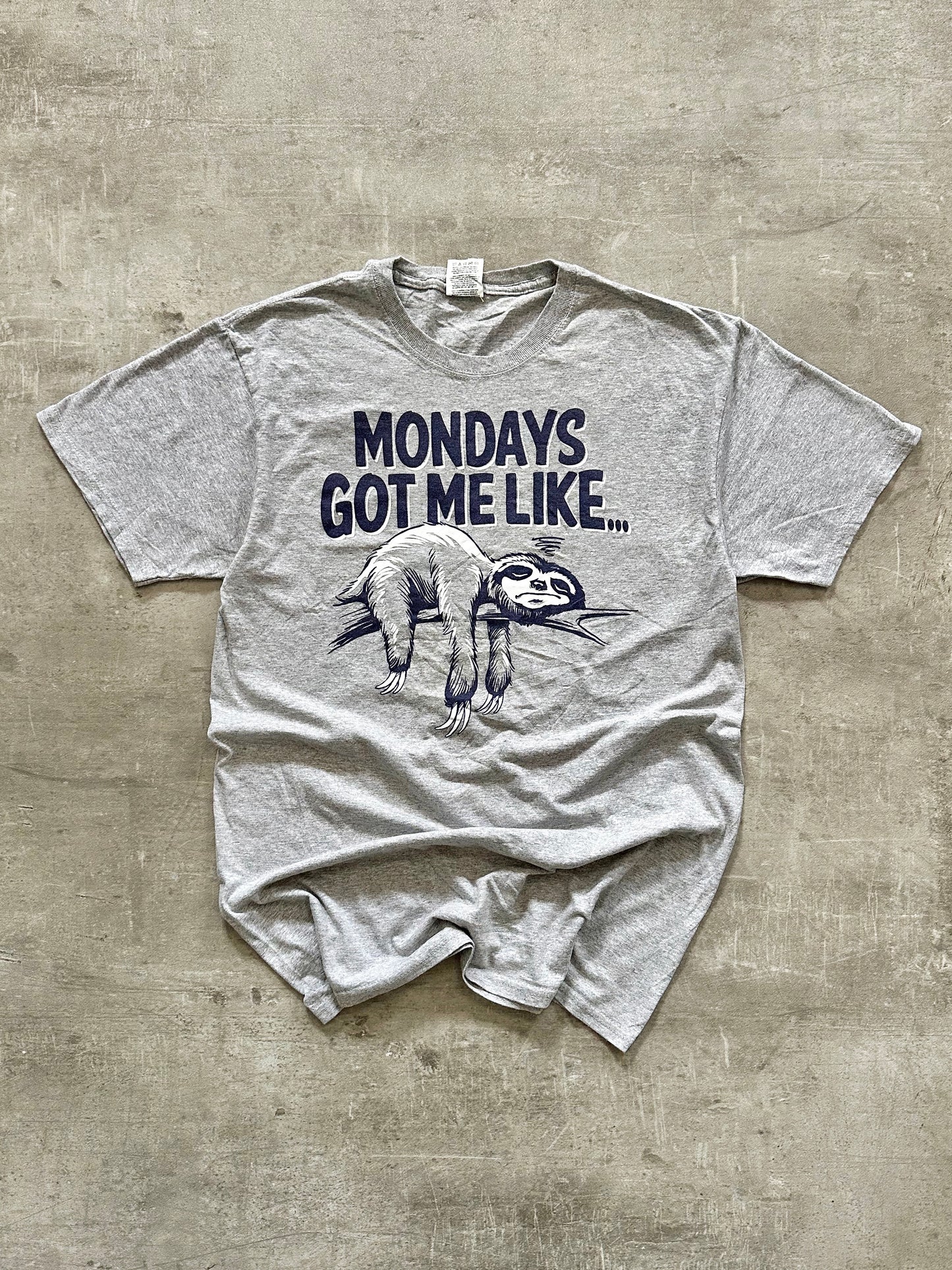 MONDAYS GRAPHIC TEE