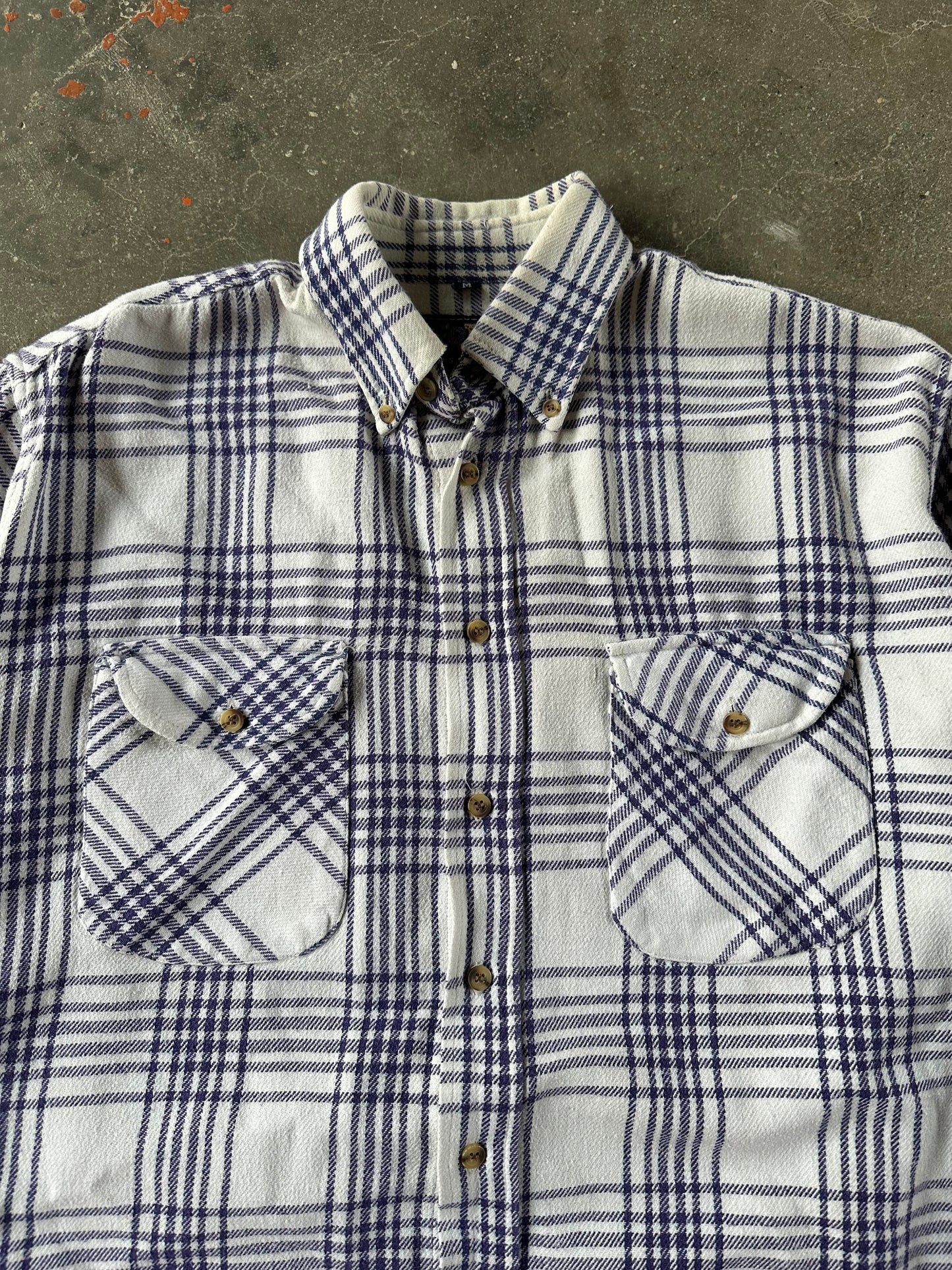 VINTAGE 1990s OVER-TREND SHIRT