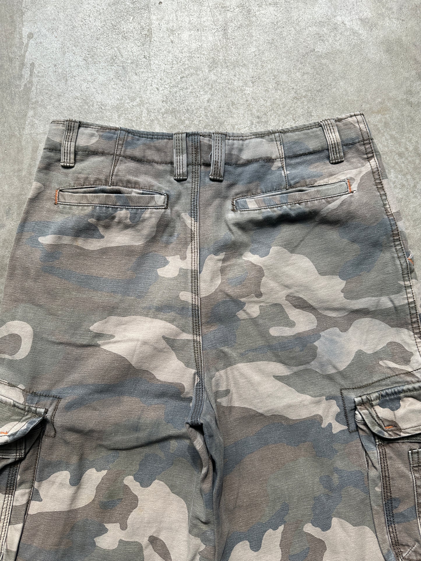VINTAGE BAGGY CAMO SHORTS