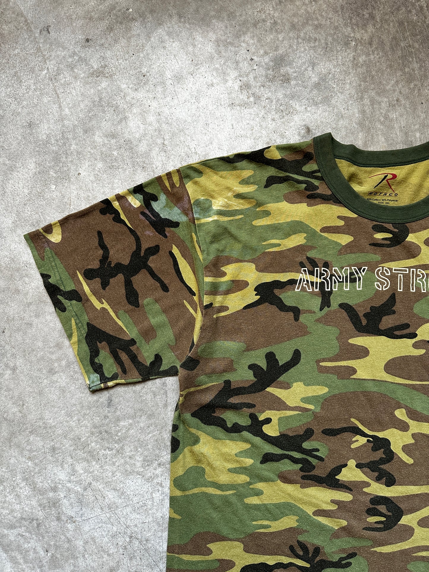2000's "ARMY STRONG" CAMO TEE