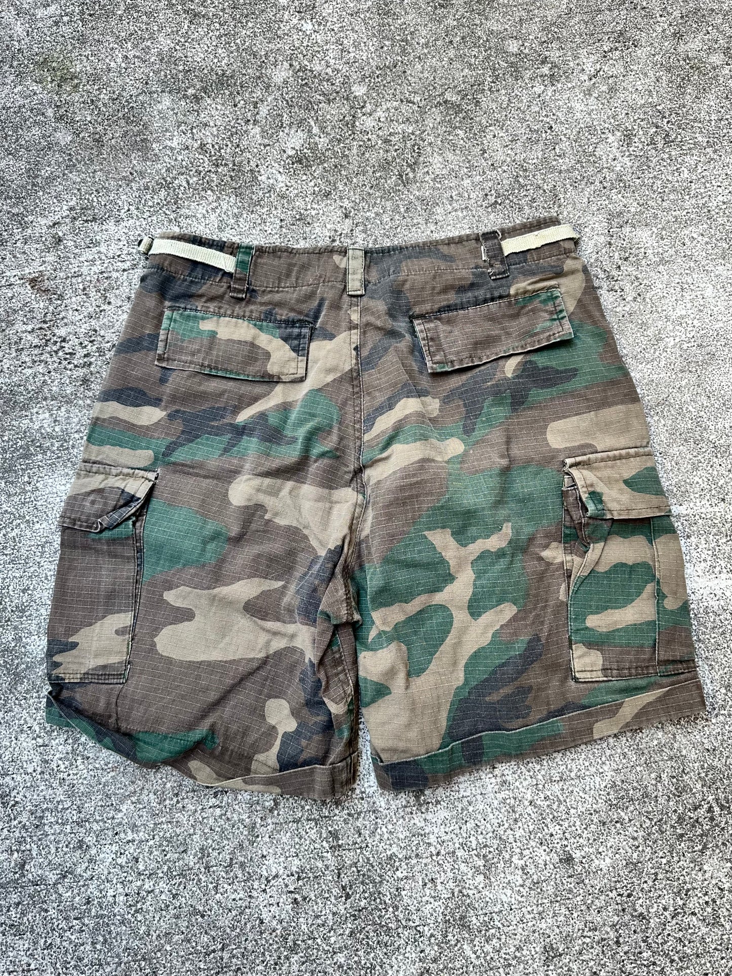 VINTAGE ARMY CAMO SHORTS