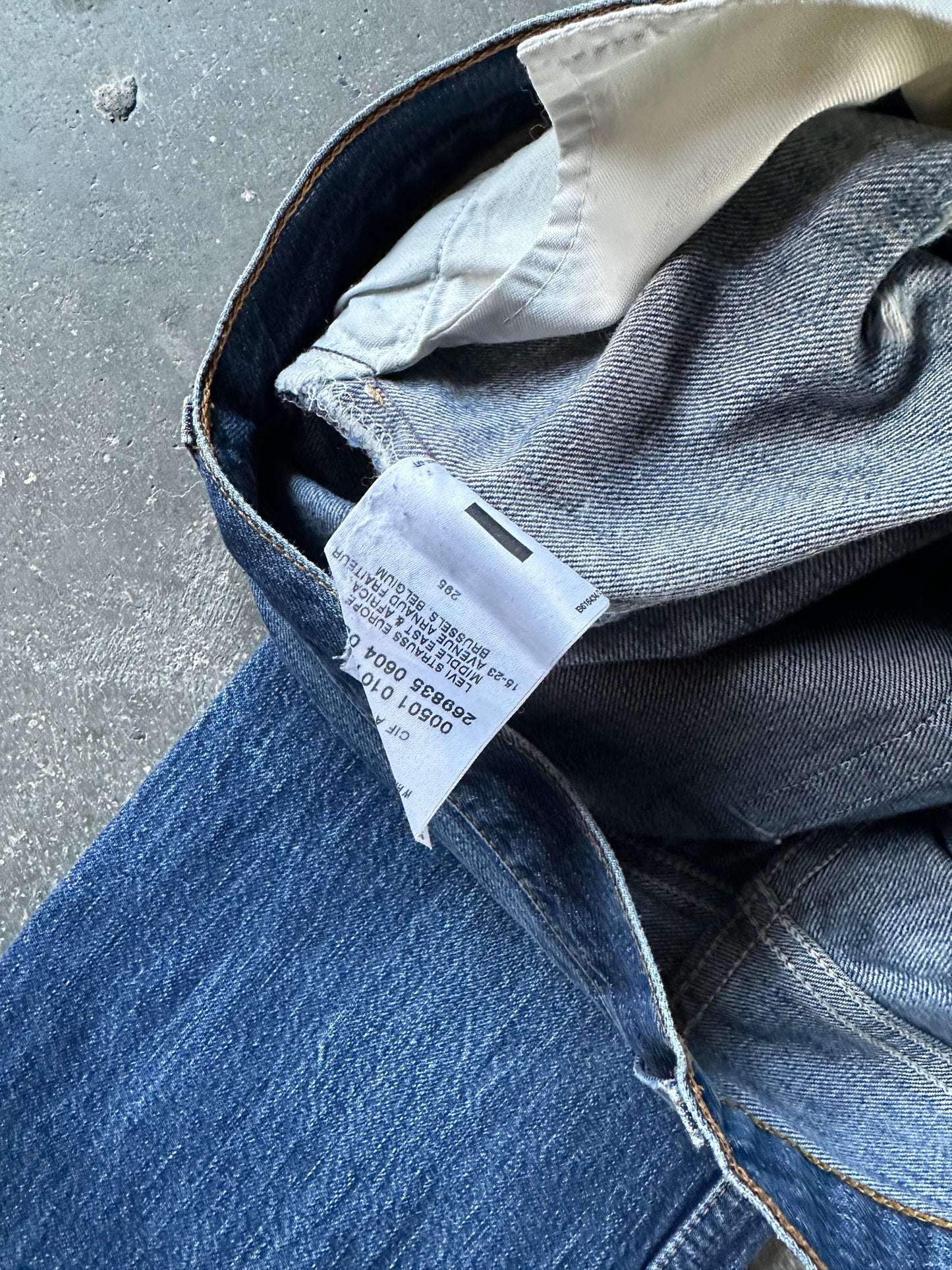 LEVIS 501 DISTRESSED DENIM 31/30