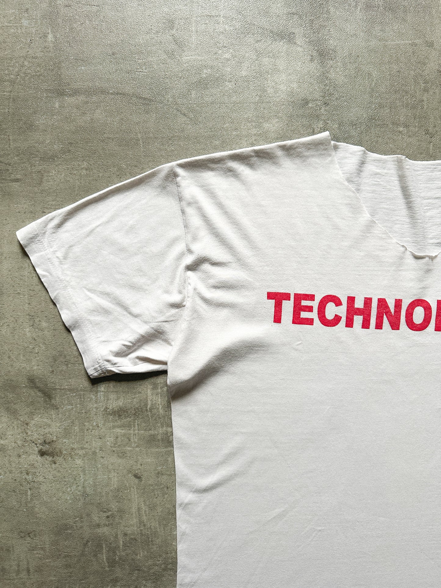 TECHNOKOLLA CROPPED NECK TEE