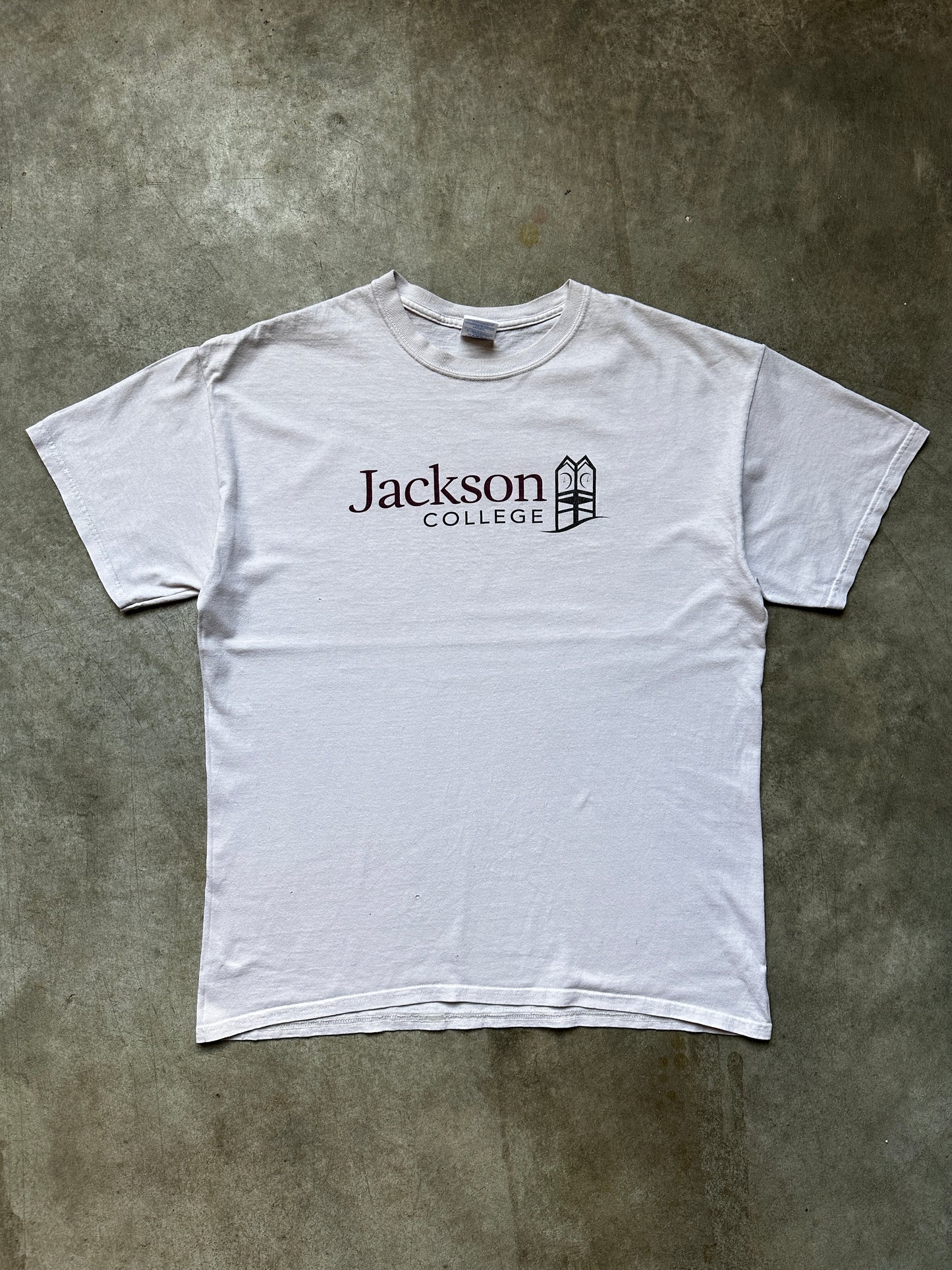 2000's "JACKSON COLLEGE" WHITE TEE