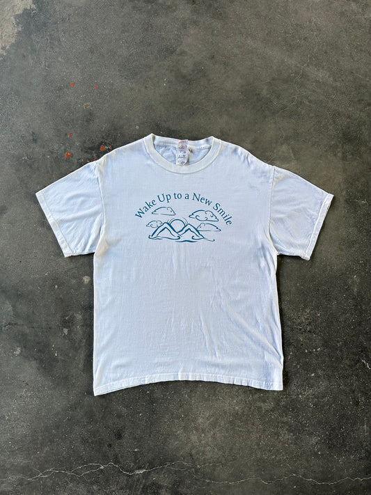 1990s WAKE UP TO A NEW SMILE TEE