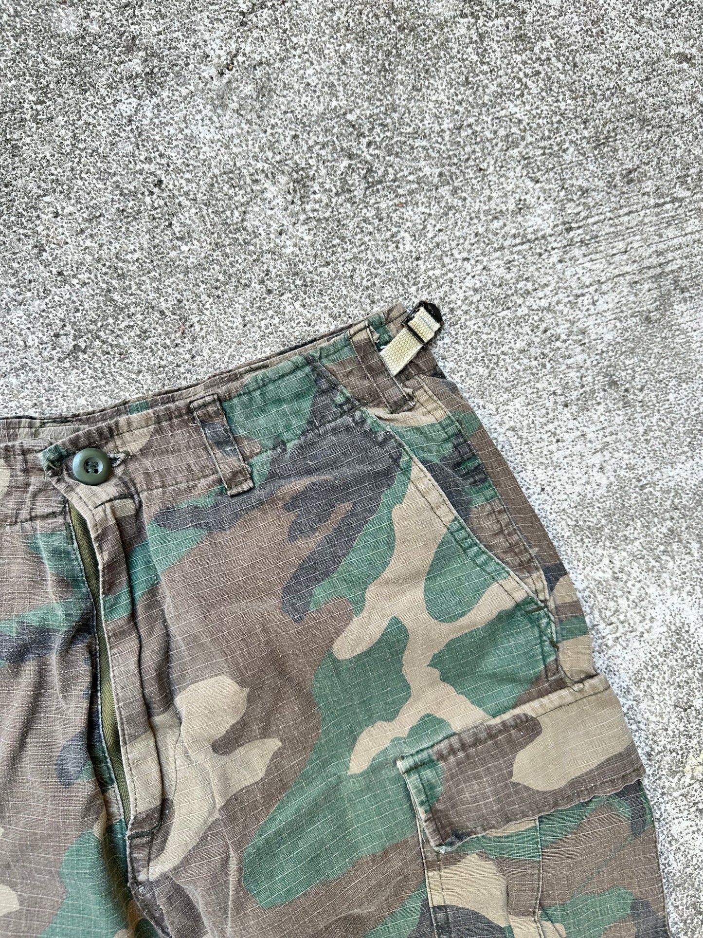 VINTAGE ARMY CAMO SHORTS