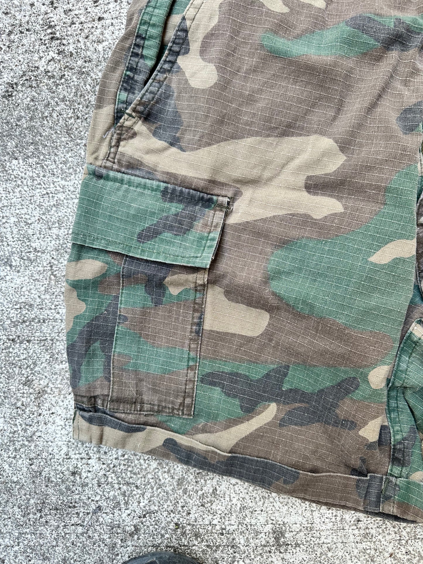 VINTAGE ARMY CAMO SHORTS