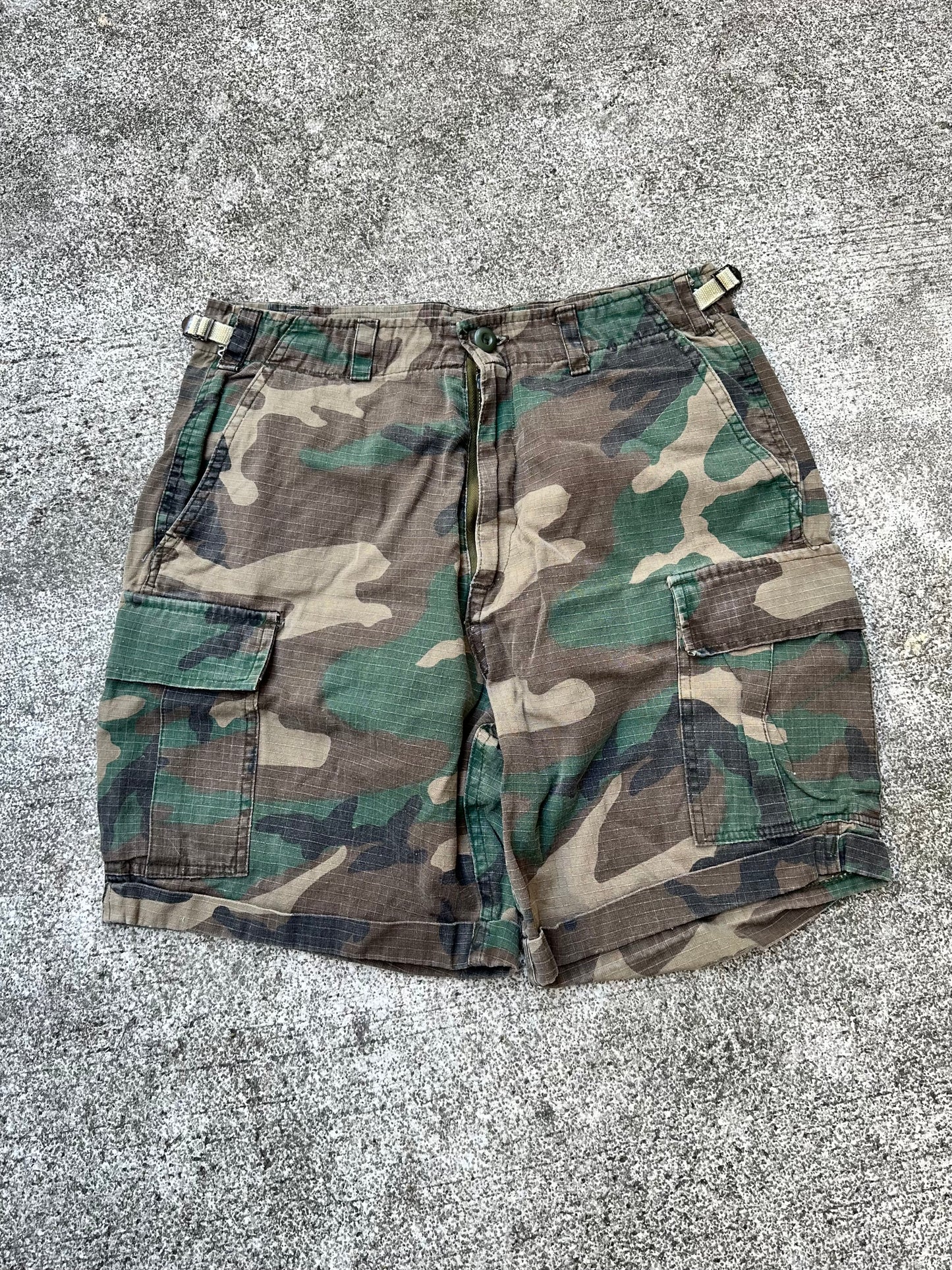 VINTAGE ARMY CAMO SHORTS