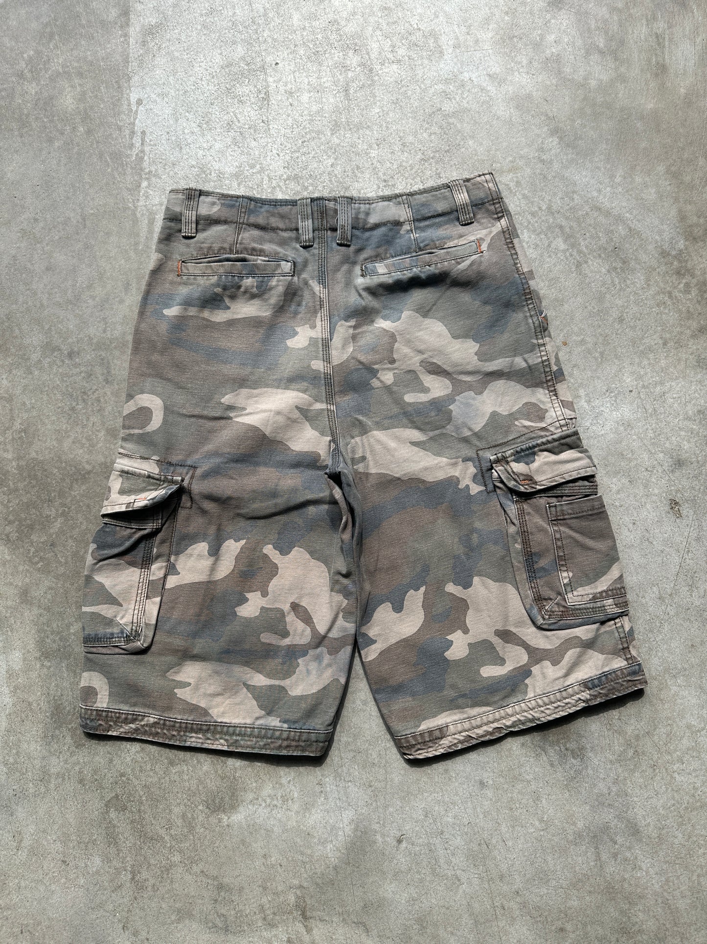 VINTAGE BAGGY CAMO SHORTS