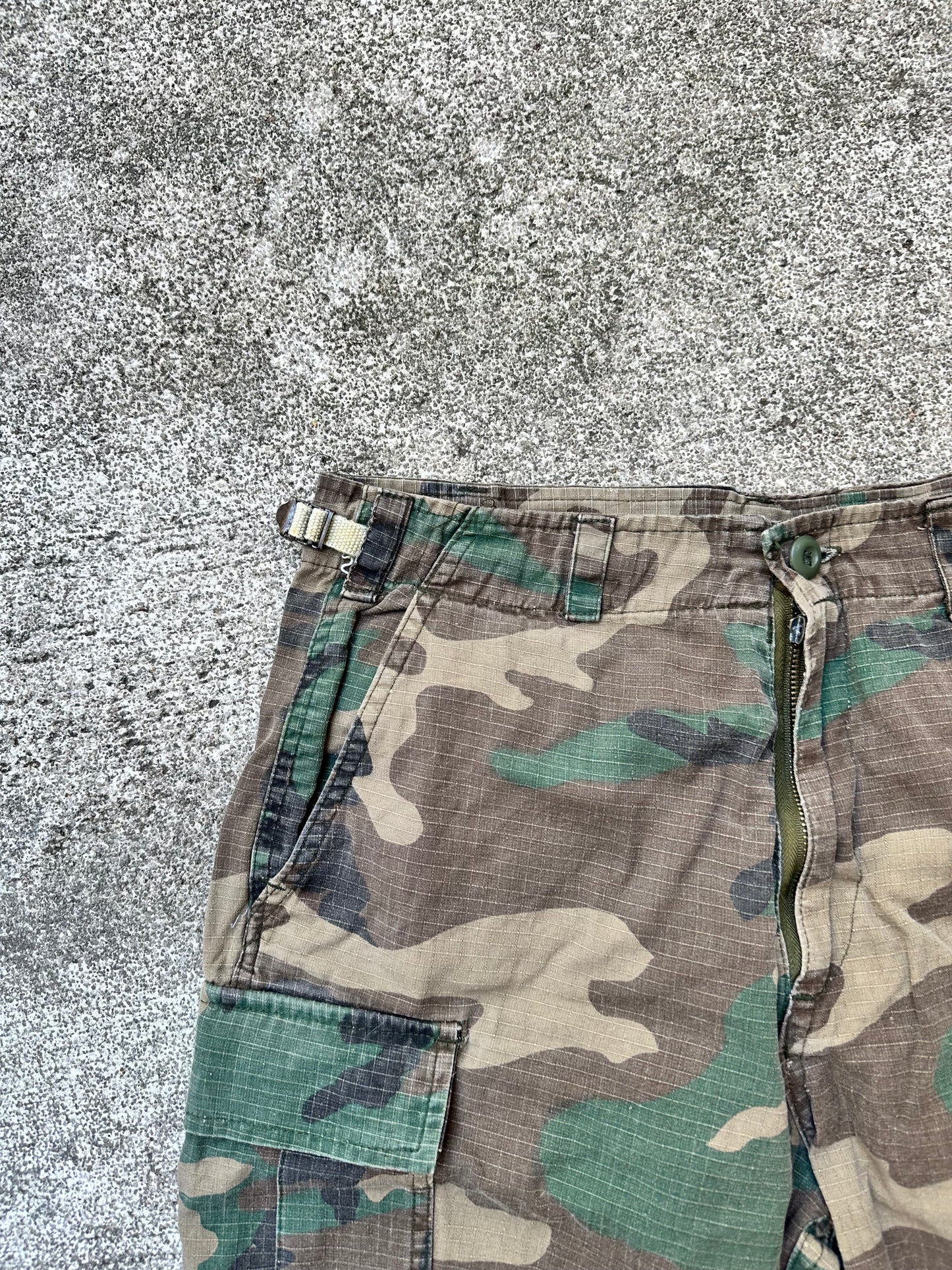 VINTAGE ARMY CAMO SHORTS