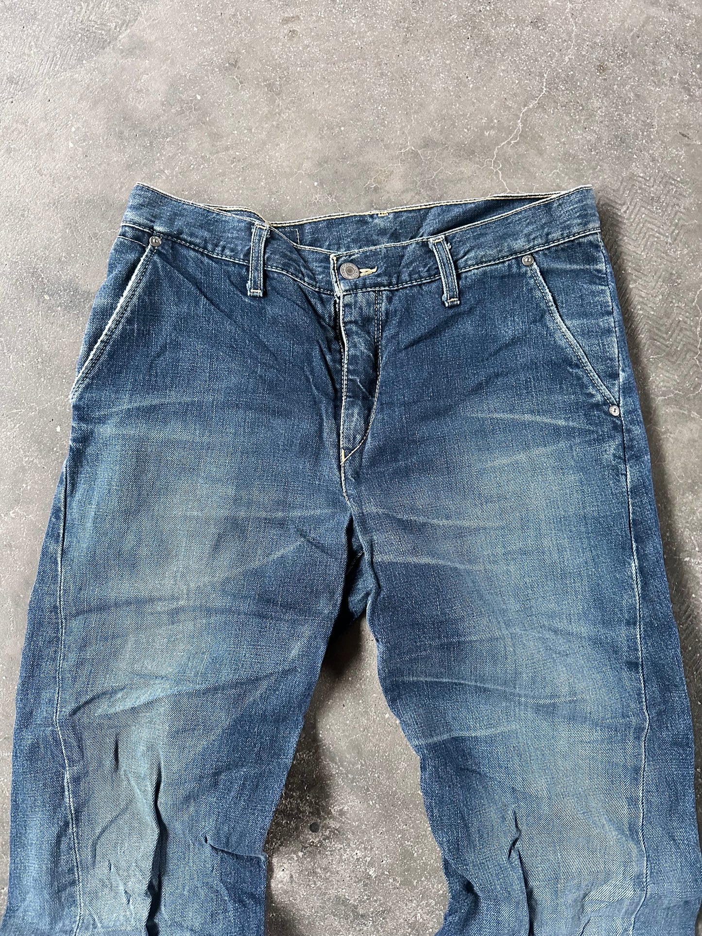 LEVIS ENGINEERED DENIM 32x34