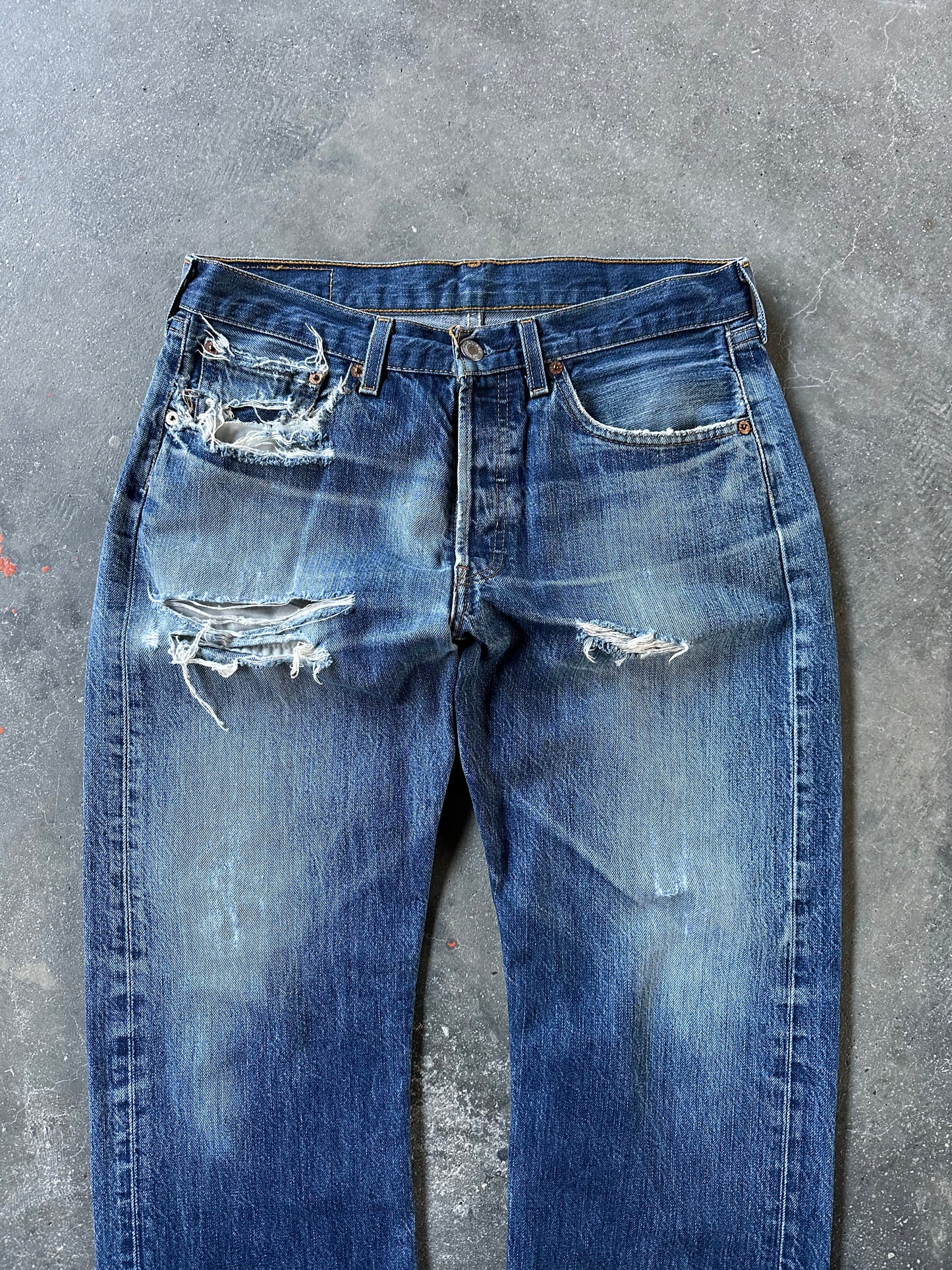 LEVIS 501 DISTRESSED DENIM 31/30