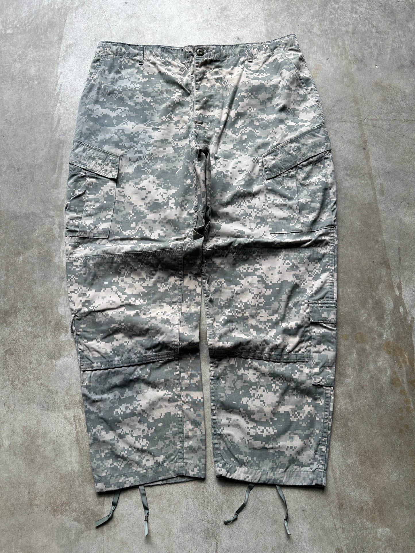 U.S. ARMY DIGITAL CAMO CARGO PANTS