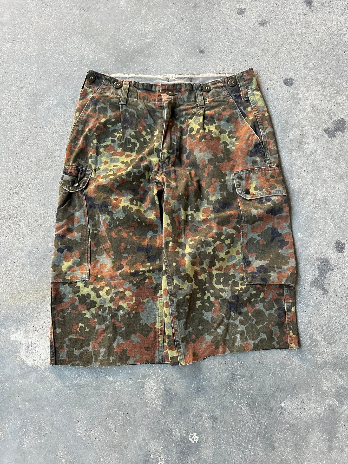 2000s GERMAN ARMY SHORTS (FLECKTARN CAMO)