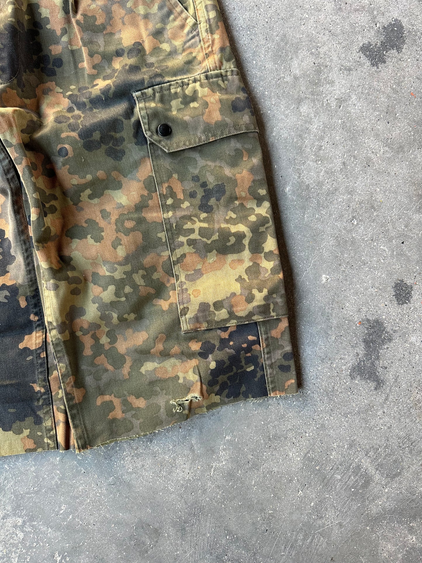 2000s GERMAN ARMY SHORTS (FLECKTARN CAMO)
