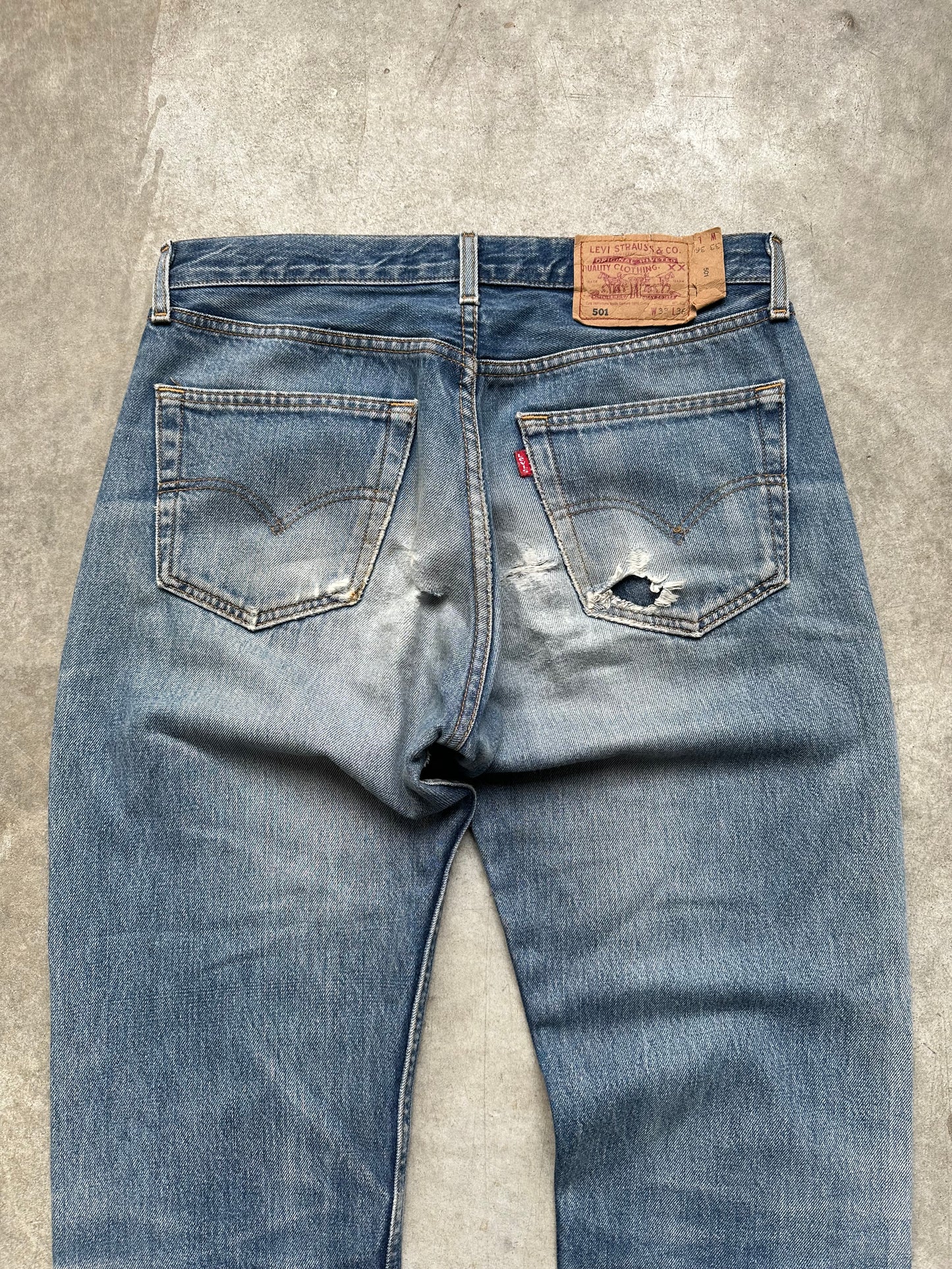 LEVIS 501 DISTRESSED DENIM 33/36