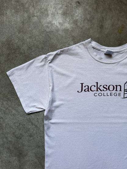 2000's "JACKSON COLLEGE" WHITE TEE