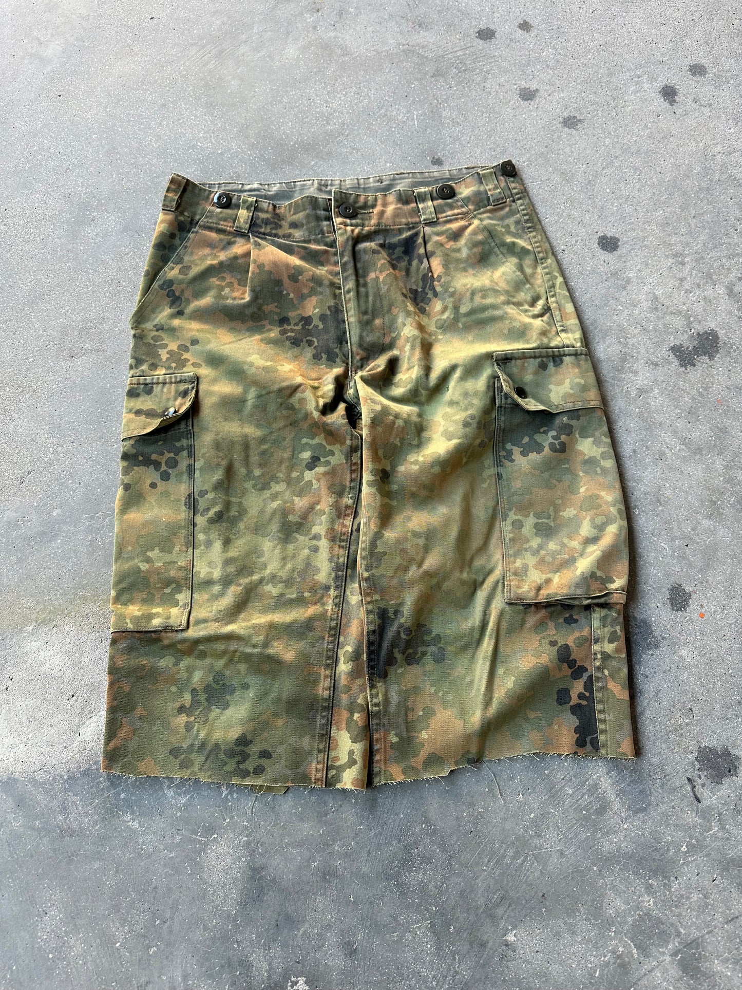 2000s GERMAN ARMY SHORTS (FLECKTARN CAMO)