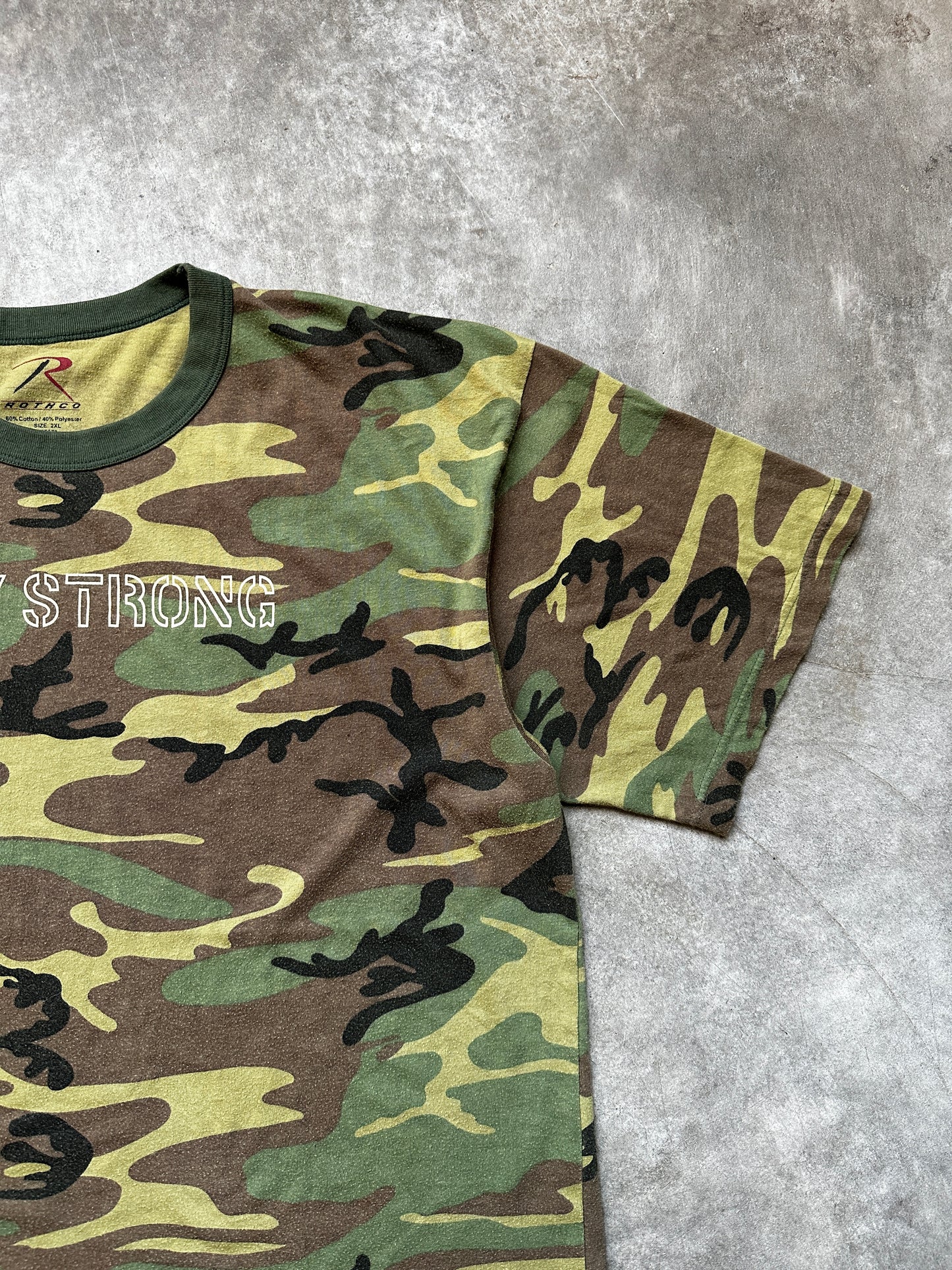 2000's "ARMY STRONG" CAMO TEE