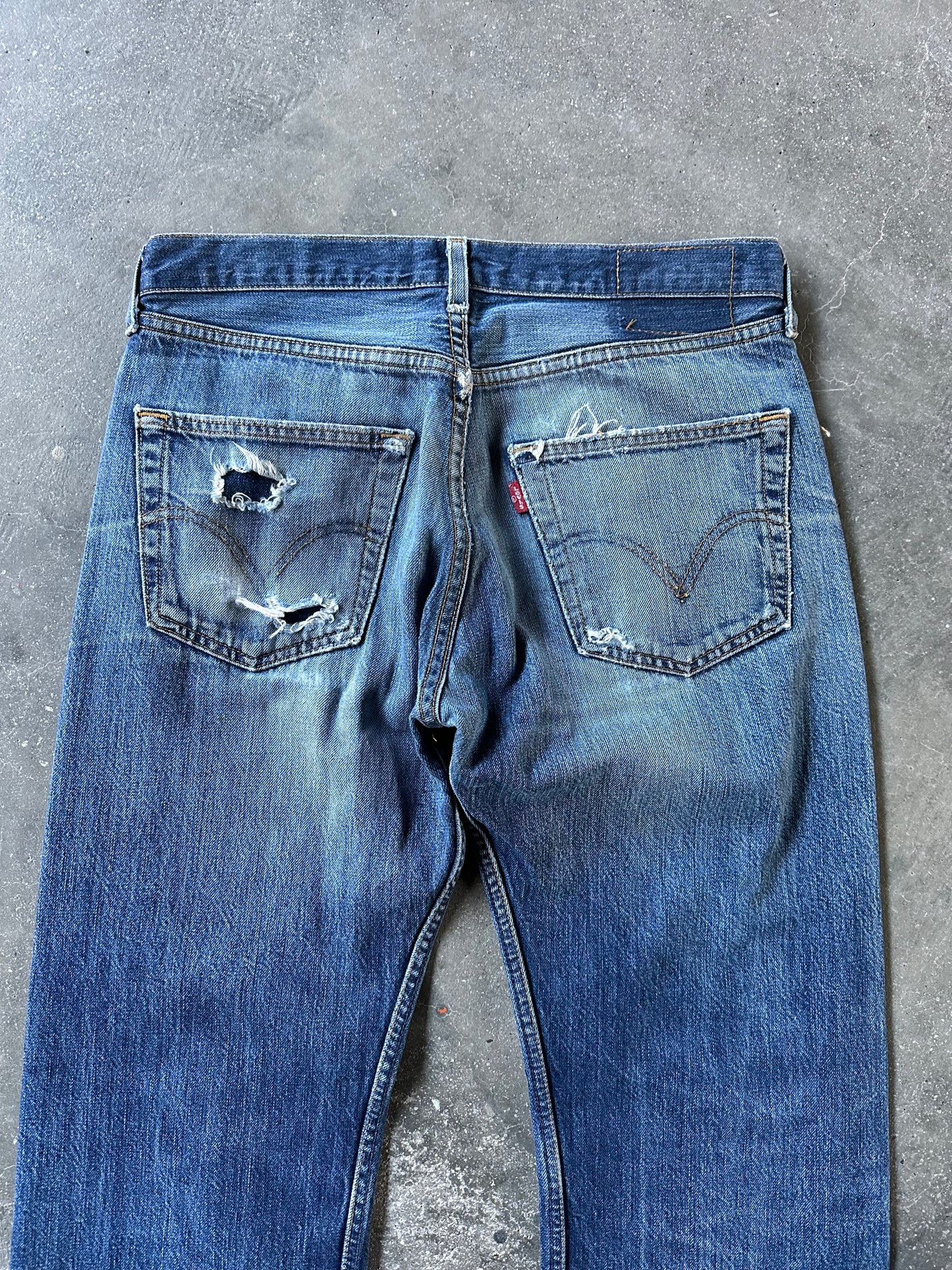 LEVIS 501 DISTRESSED DENIM 31/30