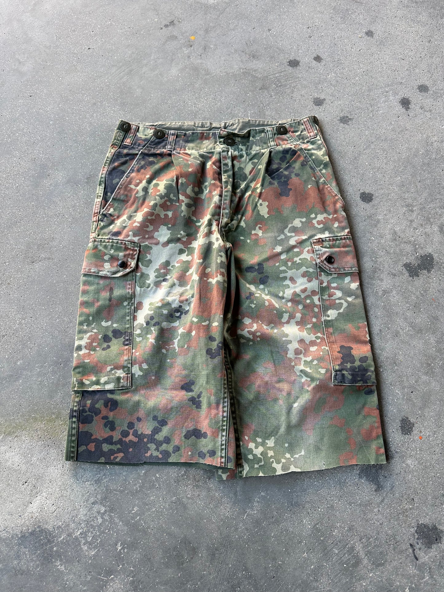 00s GERMAN ARMY SHORTS (FLECKTARN CAMO)