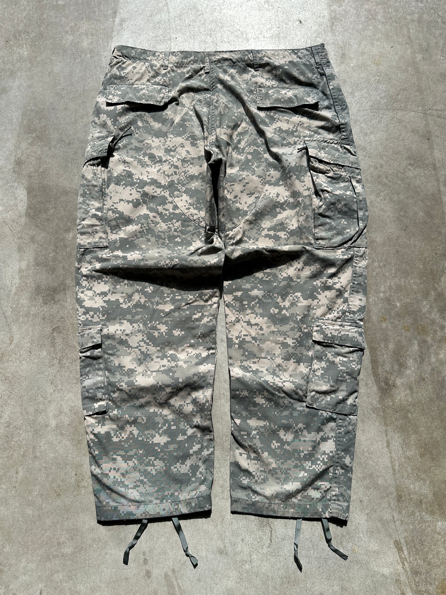 U.S. ARMY DIGITAL CAMO CARGO PANTS