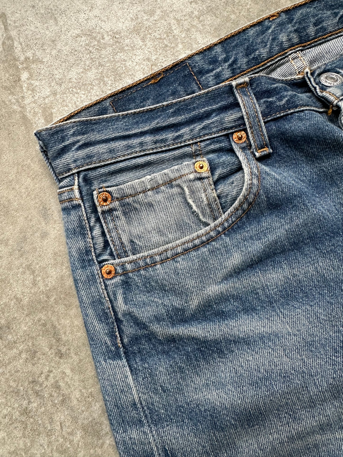 LEVIS 501 DISTRESSED DENIM 33/36