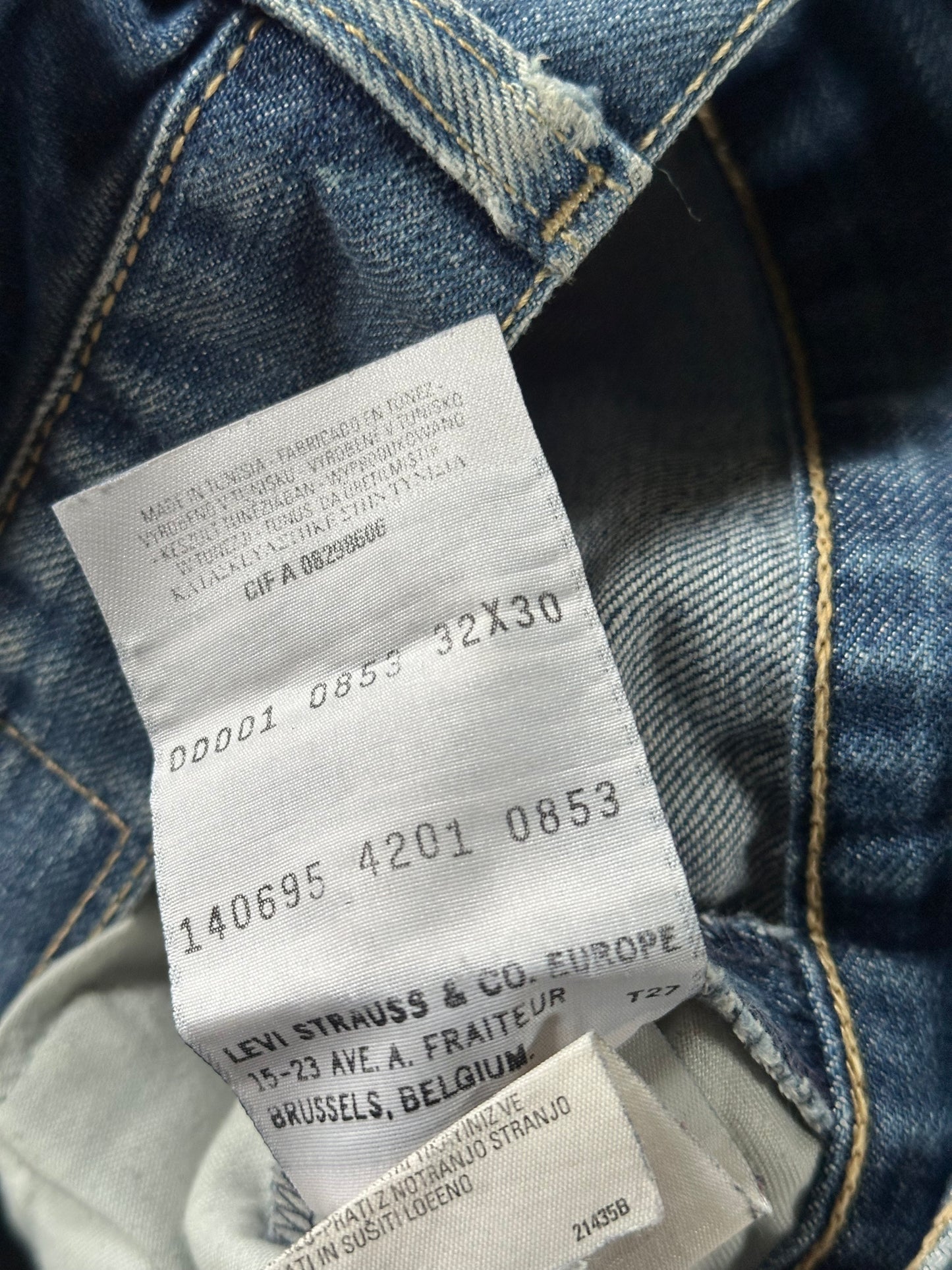 LEVIS ENGINEERED DENIM 32x30
