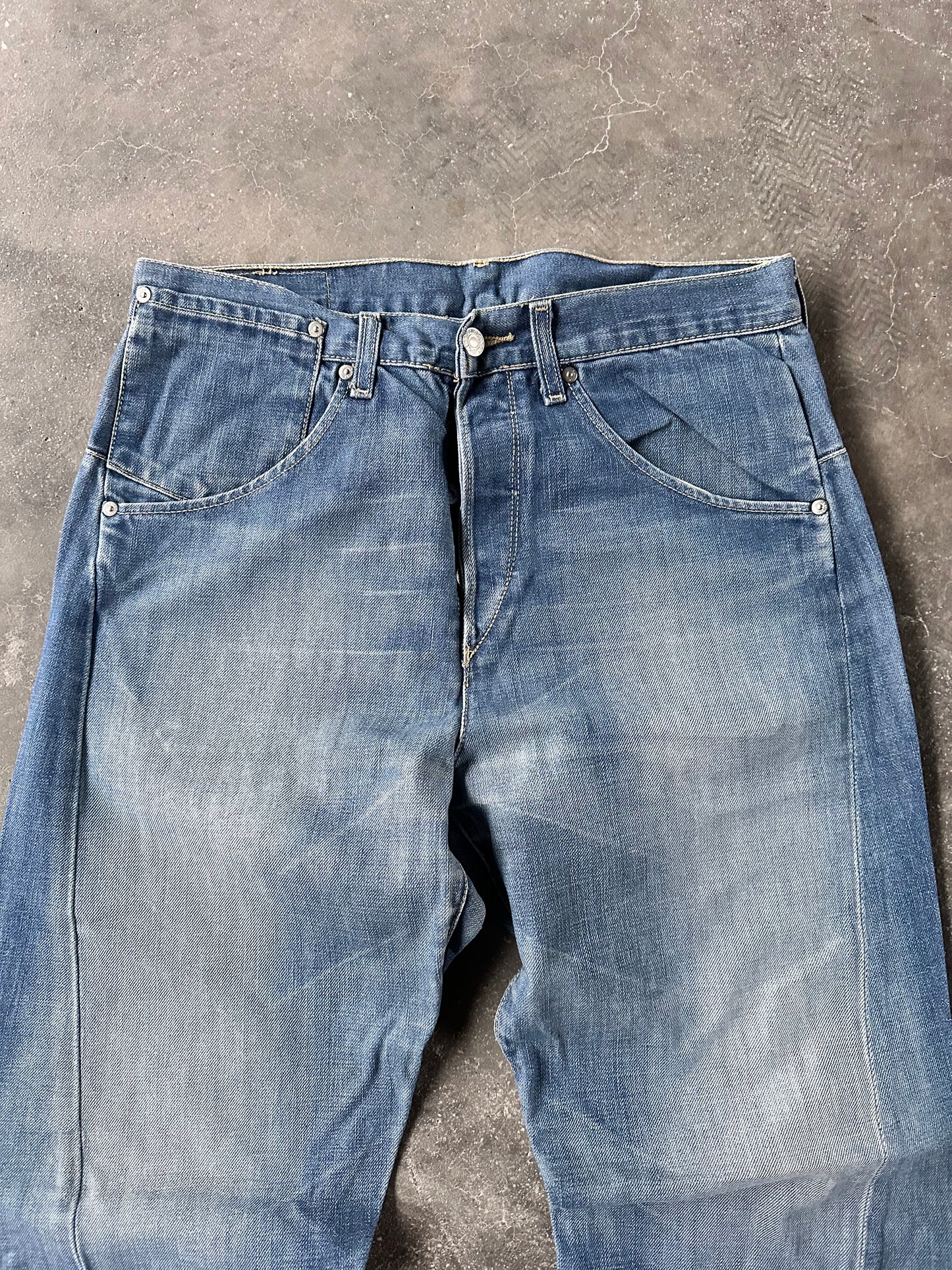 LEVIS ENGINEERED DENIM 32x30