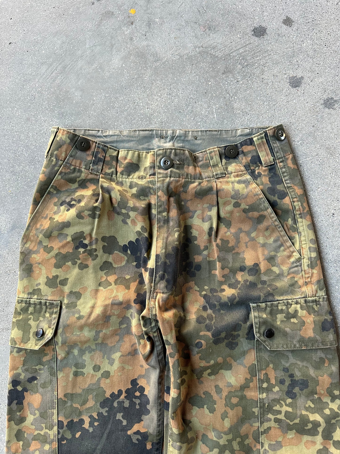 2000s GERMAN ARMY SHORTS (FLECKTARN CAMO)