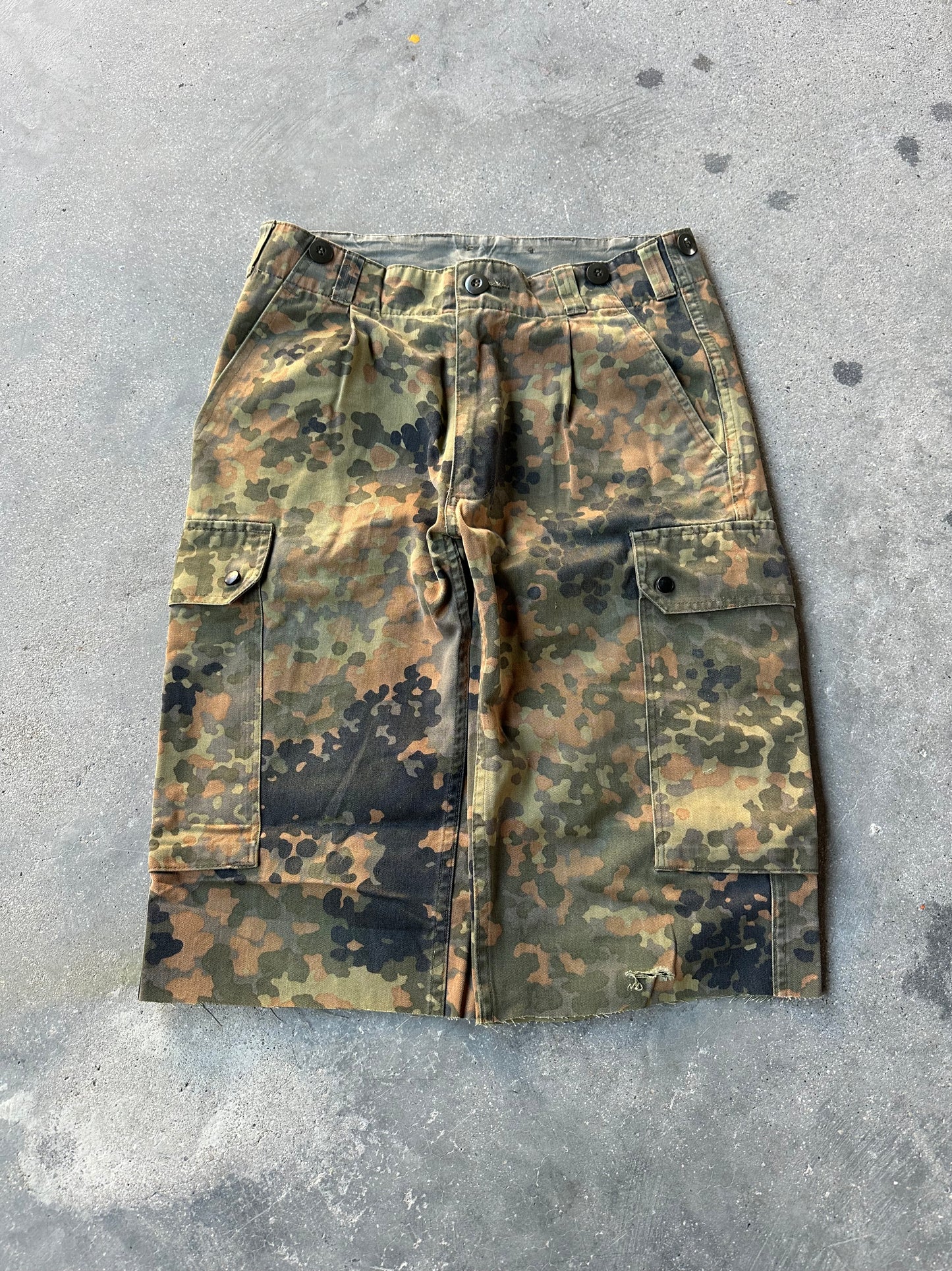 2000s GERMAN ARMY SHORTS (FLECKTARN CAMO)