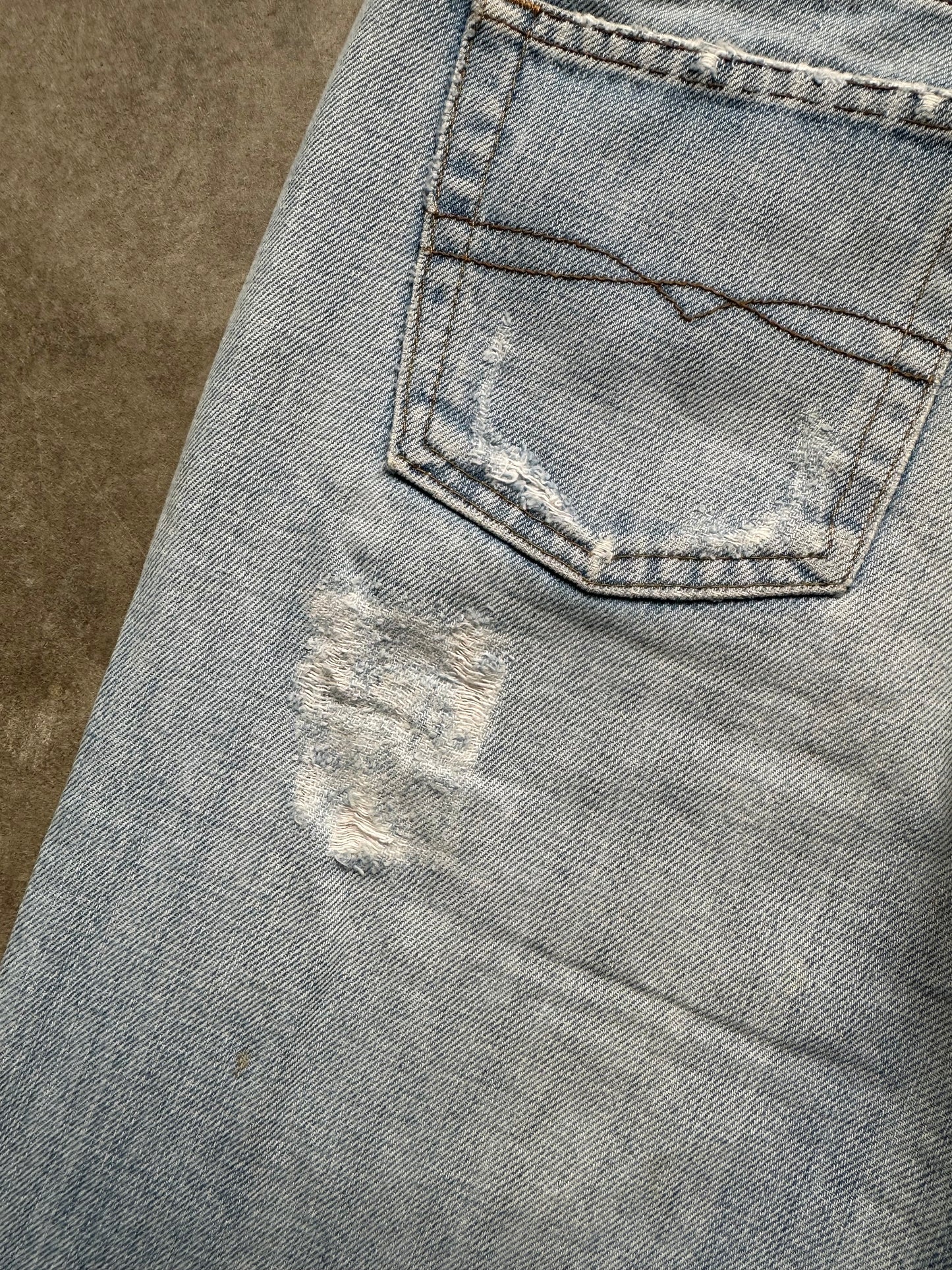 BOOTCUT DISTRESSED DENIM