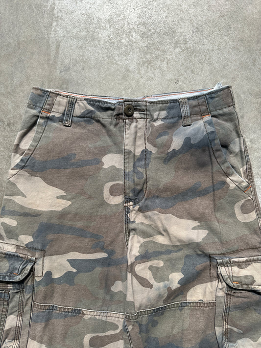 VINTAGE BAGGY CAMO SHORTS