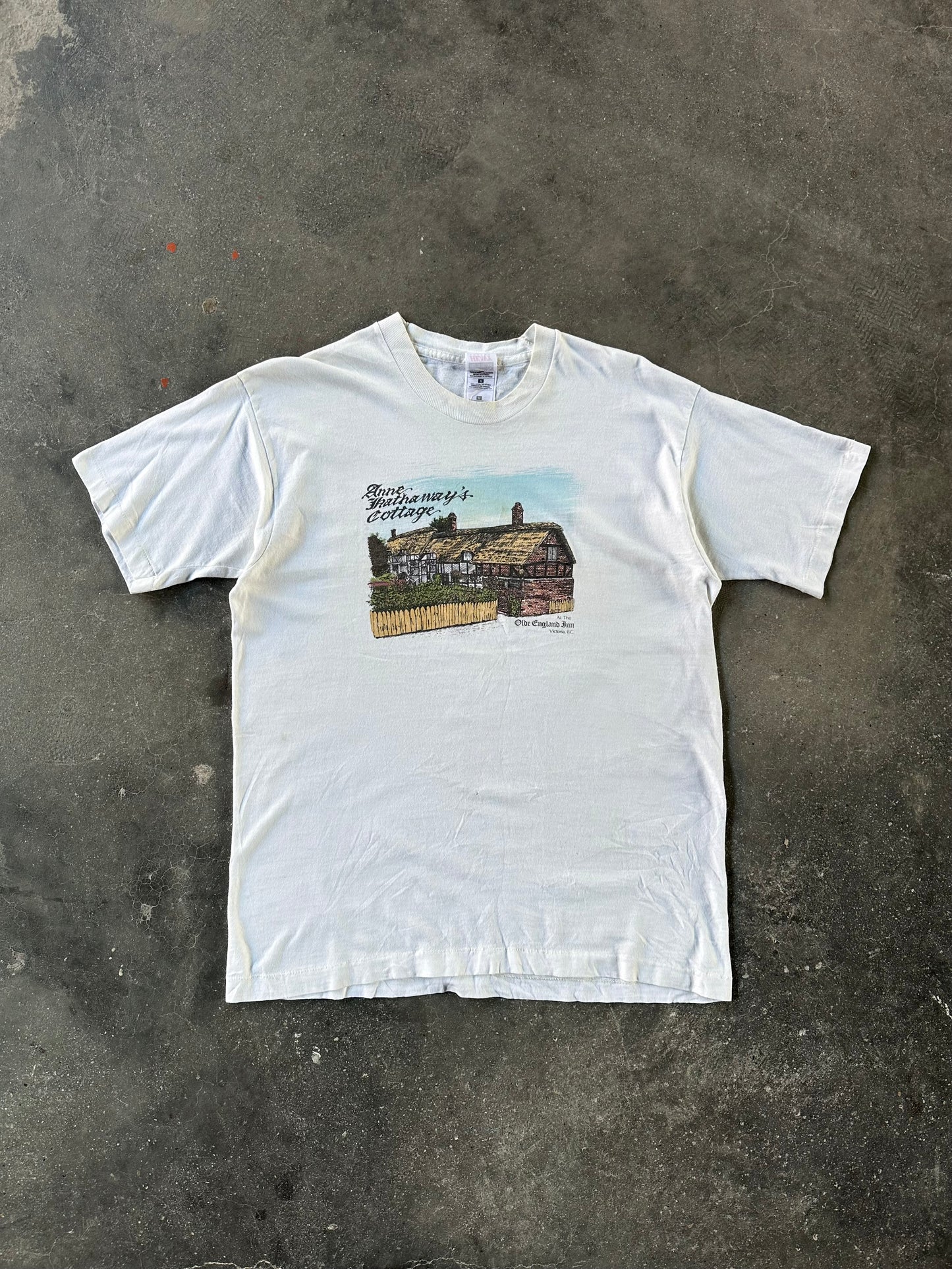 1990s ANNE HATTAWAY'S COTTAGE TEE