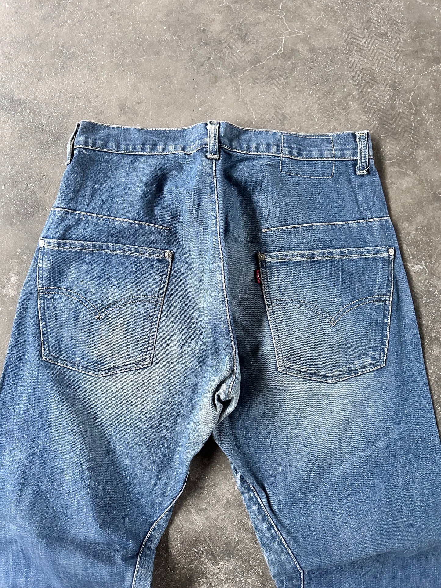 LEVIS ENGINEERED DENIM 32x30