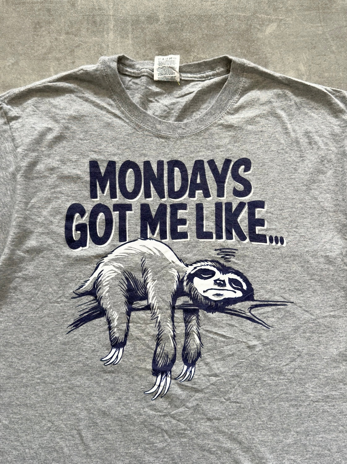 MONDAYS GRAPHIC TEE