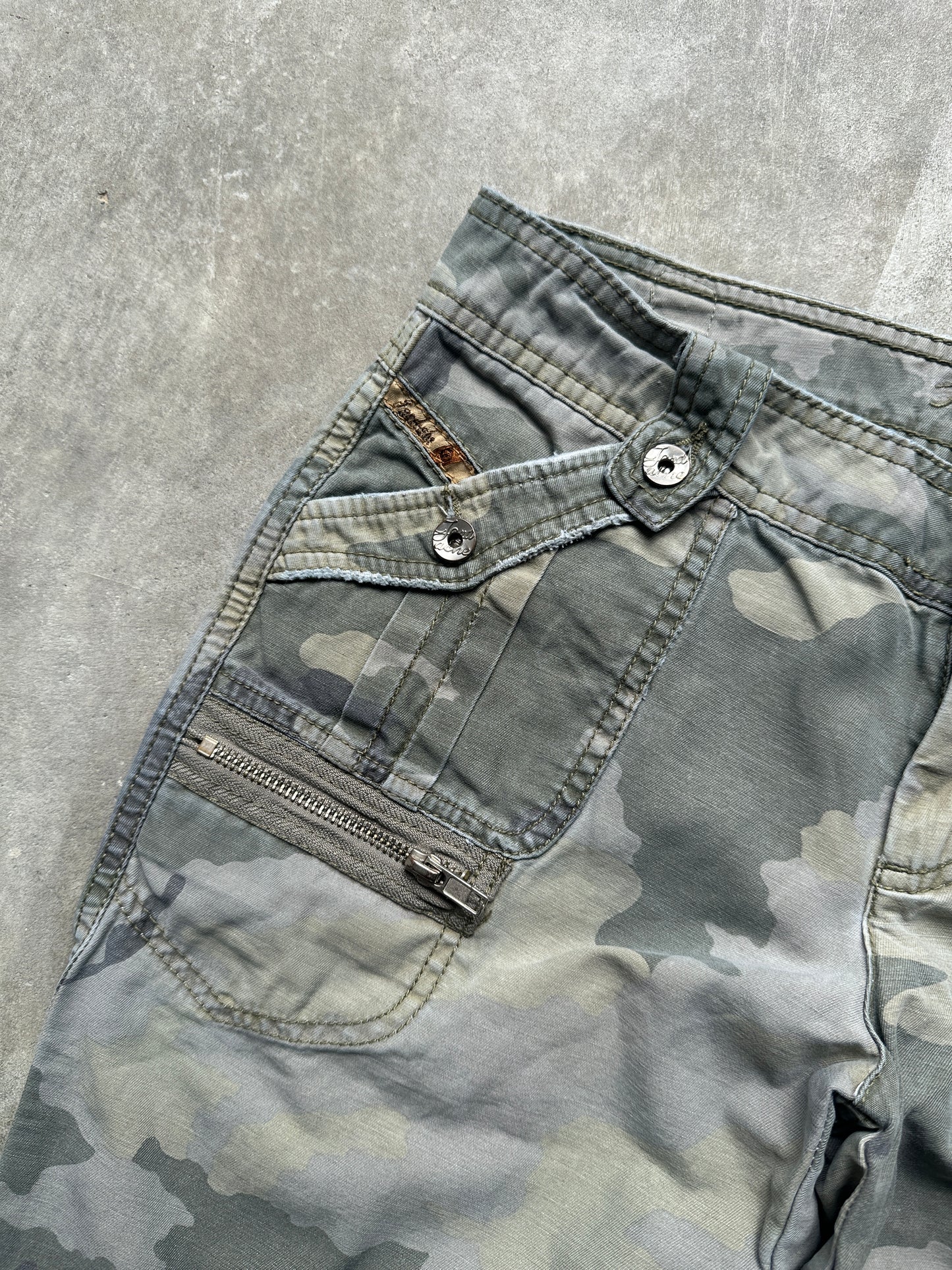 Y2K CAMO SHORTS