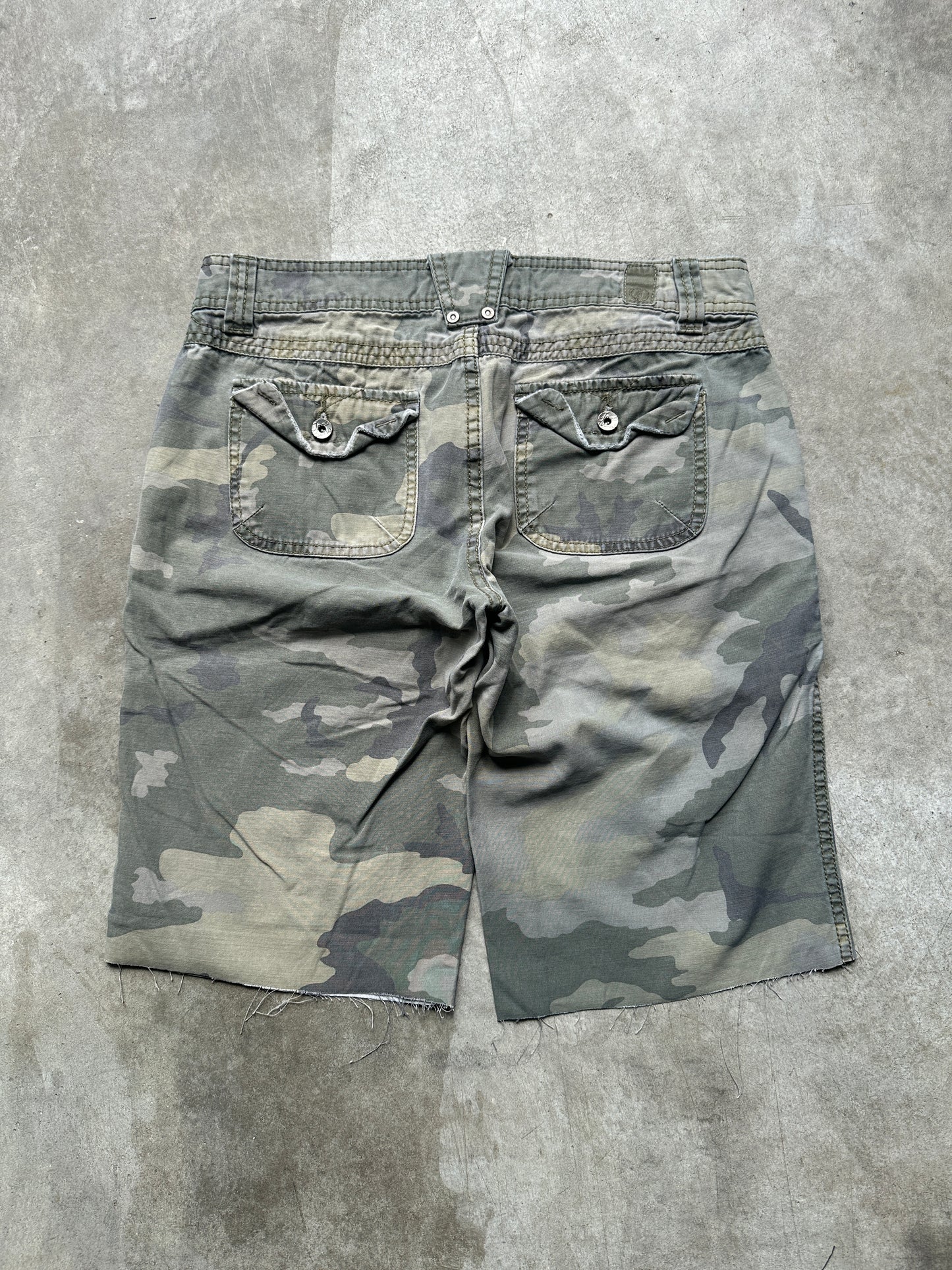 Y2K CAMO SHORTS