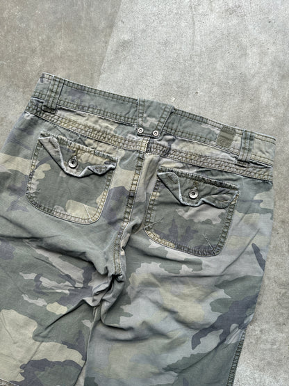 Y2K CAMO SHORTS